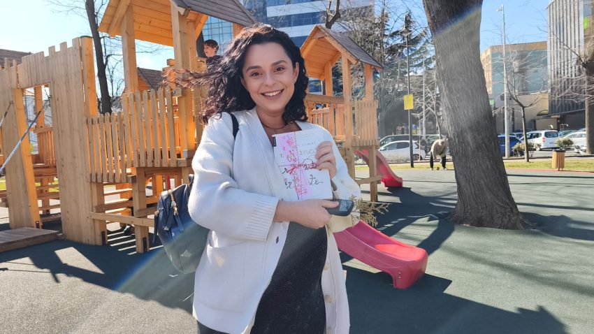 Cărți mărțișor au fost împărțite doamnelor și domnișoarelor din Constanța