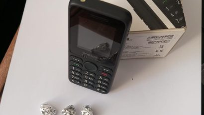 CONSTANȚA: Un bărbat care încerca să vândă bunuri posibil furate și substanțe susceptibile a avea efect psihoactiv, reținut de jandarmi