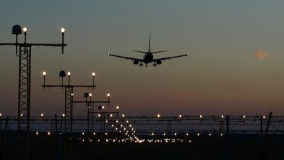 Ministrul de Externe: 14.000 de cetăţeni români se află în Emiratele Arabe Unite
