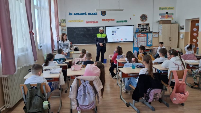 ISACCEA: Activități de educație rutieră la Liceul Teoretic „Constantin Brătescu”