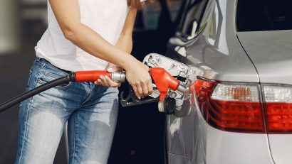 Prețurile petrolului își continuă ascensiunea. Măsuri pentru menținerea tarifelor la carburanți sub 10 lei litrul