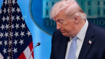SUA: Nivelul de aprobare al lui Trump scade la un minim istoric de 32%