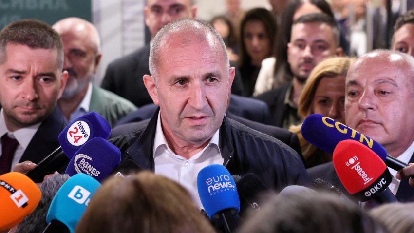 BULGARIA: Coaliția fostului preşedinte Rumen Radev a câştigat alegerile legislative cu 44% din voturi