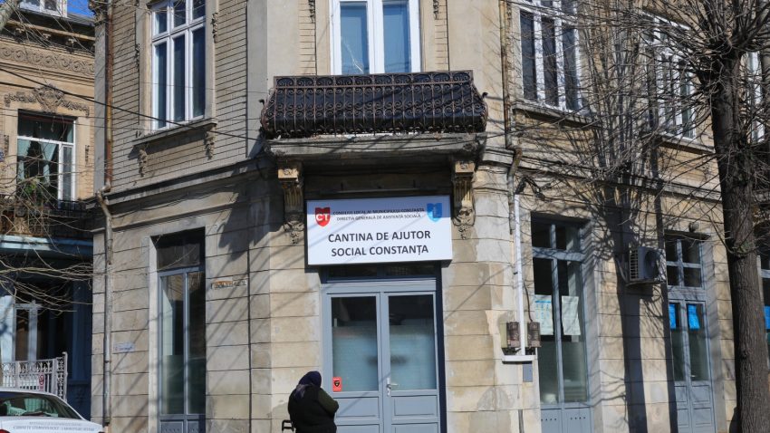 Peste 200 de constănțeni beneficiază de serviciile Cantinei de Ajutor Social