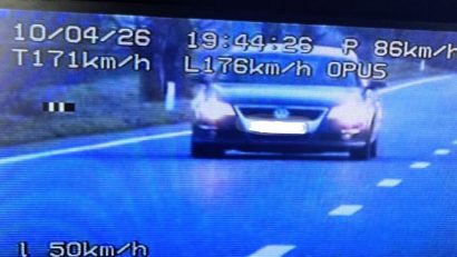 CONSTANȚA: Șoferiță prinsă în trafic cu 176 km/h. Motivul? Se ard cozonacii!