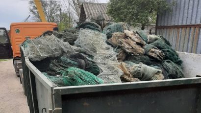 TULCEA: Peste 9,5 tone de unelte de pescuit ilegale, confiscate și distruse de ARBDD