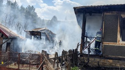 UPDATE | VRANCEA: 32 de case au fost distruse de incendiul din satul Rucăreni