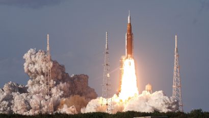 NASA a lansat cu succes Artemis II, prima misiune de echipaj în jurul Lunii, după mai bine de 50 de ani