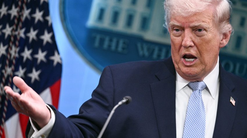 Trump amenință că va ‘decima și distruge complet’ Iranul dacă acesta ar încerca să-l asasineze
