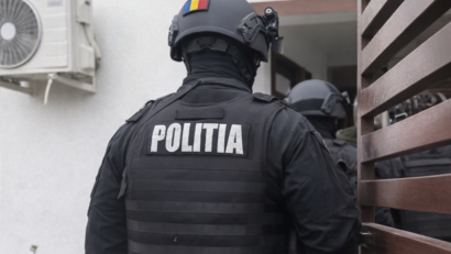 VALU LUI TRAIAN: Percheziții la un bărbat cercetat pentru uz de armă letală