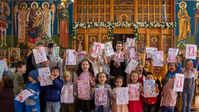 „Creștem sub soare” – ateliere educative pentru copiii din Cogealac, susținute de Alina Turcitu