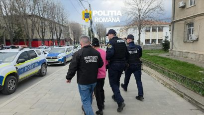 MEDGIDIA: Suspect în 10 dosare de furt din autoturisme și morminte, un bărbat de 47 de ani a fost reținut