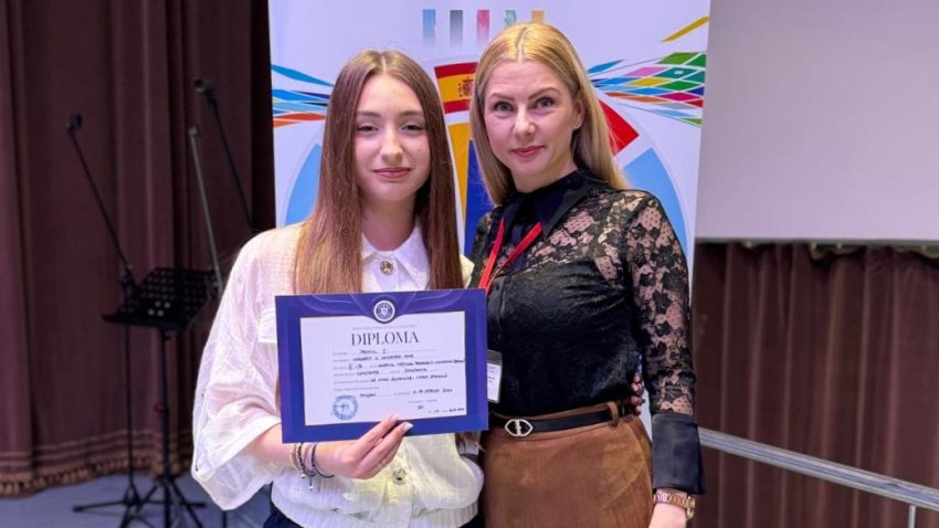Demetria Ana Mărgărit, elevă în clasa a XI-a la Colegiul Național Pedagogic “Constantin Brătescu”, a obținut locul I la Olimpiada Națională de Limbi Romanice, Limba spaniolă