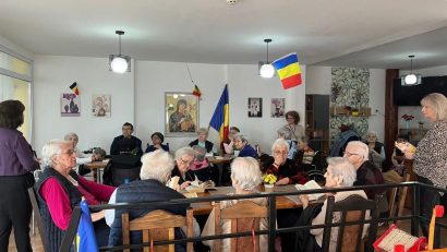 Bibliotecarii constănțeni au dus cărți, iubire și povești bunicilor din căminele din județ
