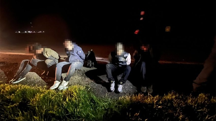 Cetățeni din Irak și Iran, depistați de polițiștii de frontieră constănțeni în zona Negru Vodă, după ce au trecut ilegal granița