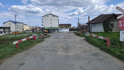 COSTINEȘTI: Restricții de trafic la trecerea la nivel cu calea ferată