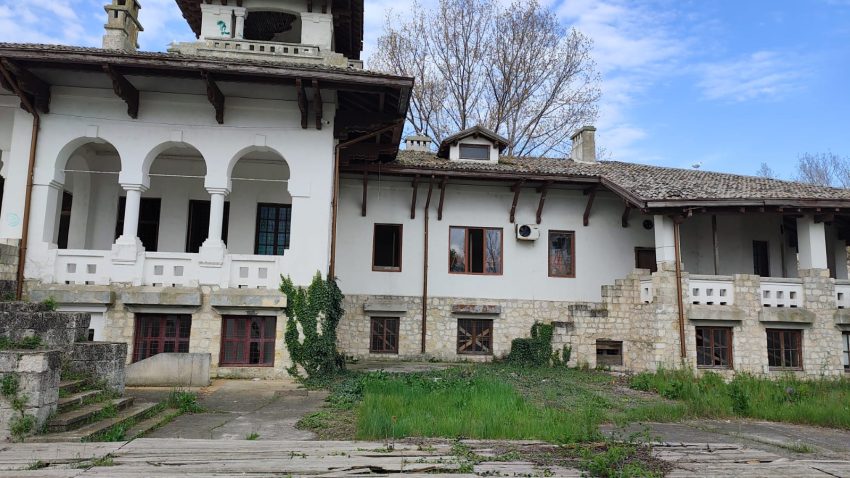 FOTO | Vila Regală din Mamaia, la un pas de prăbușire