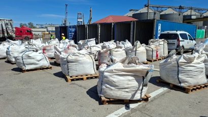 Peste 160 de tone de deșeuri, descoperite în Portul Constanța. În loc de marfa declarată, polițiștii de frontieră au găsit cenușă și zgură de topitorie