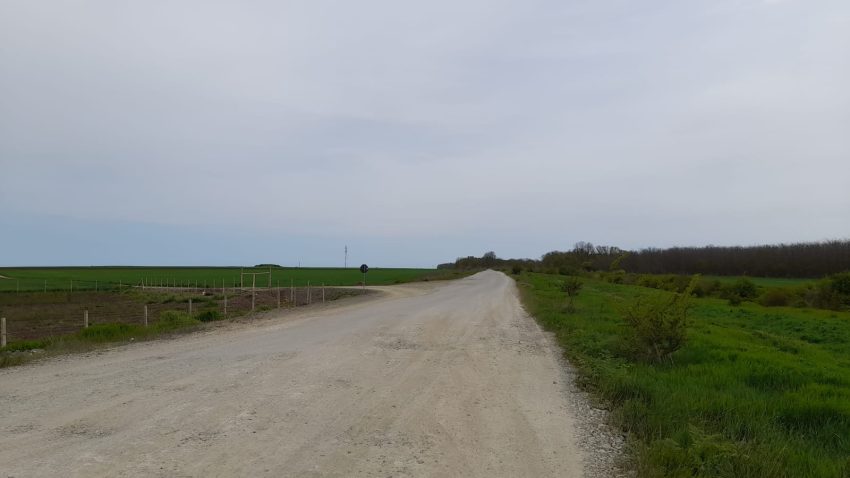 Drumul de pământ dintre localitățile constănțene Vânători și Pecineaga va fi asfaltat