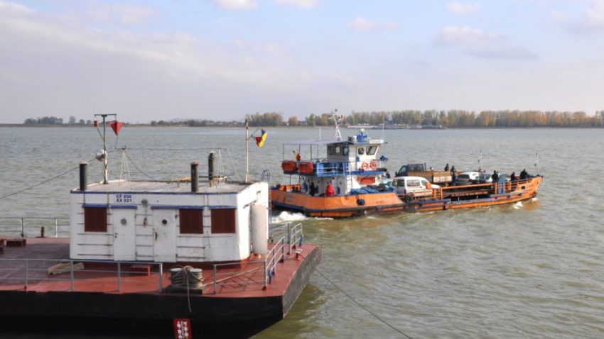 Transportul cu bacul între Tulcea și Galați, redus semnificativ din 15 aprilie