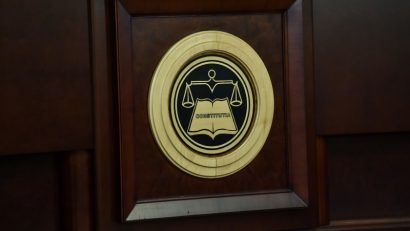CCR discută sesizarea de neconstituționalitate în cazul legii privind utilizarea plajei Mării Negre