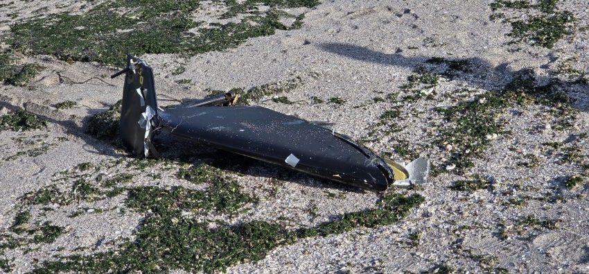 Aripă de dronă descoperită pe plajă între Costinești și Tuzla