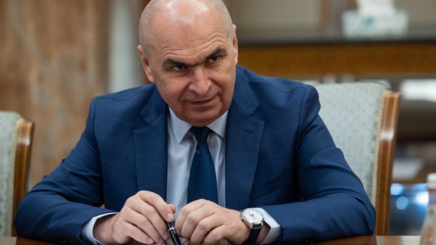 Guvernul a aprobat proiectul care interzice cumulul pensiilor speciale cu salariile în sectorul public