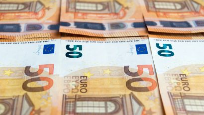 Specialiștii estimează că în perioada următoare, cursul euro / leu va stabili noi recorduri negative