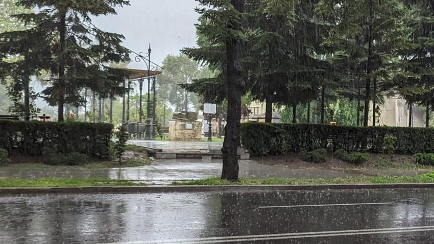 Ploaie și frig, joi, în Dobrogea și pe litoral