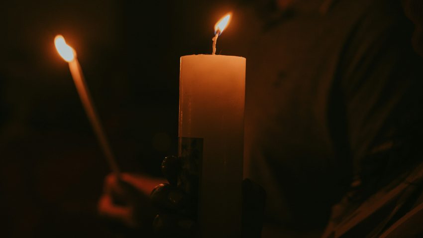 Sfânta Lumină va fi adusă în România cu o cursă specială, a confirmat reprezentantul Patriarhiei la Ierusalim