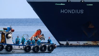 TENERIFE: Pasagerii de pe nava afectată de focarul de hantavirus, evacuați spre țările de origine
