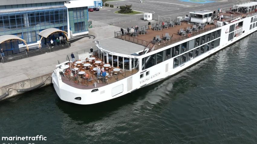 CONSTANȚA: Aproape 180 de turiști străini au sosit la bordul navei fluviale Viking Kadlin