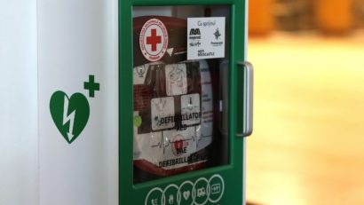 Program naţional de instalare a defibrilatoarelor în spaţii publice, lansat de Crucea Roşie Română