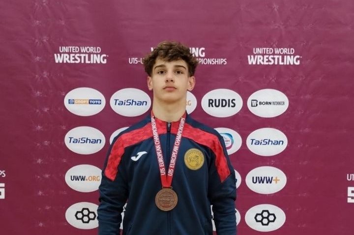 Lupte: Traian Albert Fuzi, medaliat cu bronz la Europenele Under-15 din Bulgaria