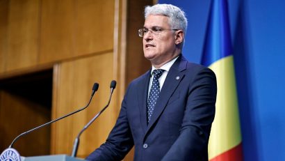 Pîslaru: Am primit mandatul de a discuta cu CE posibilitatea înghețării sau eșalonării creșterii salariilor demnitarilor până în 2031
