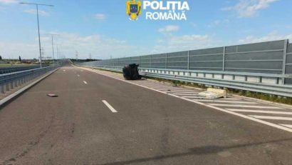 Urmărire pe A2: Un șofer a fugit de polițiști si a produs un accident