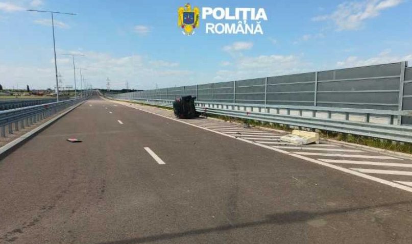 Urmărire pe A2: Un șofer a fugit de polițiști si a produs un accident