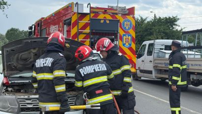TULCEA: O mașină a fost cuprinsă de un incendiu