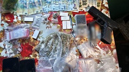 CONSTANȚA / TULCEA: Mai multe persoane bănuite de trafic de droguri de risc, reținute de polițiști