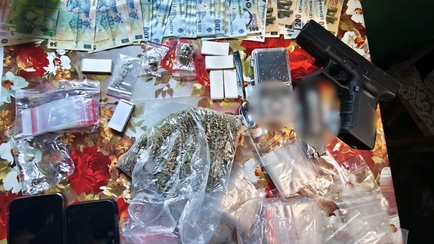 CONSTANȚA / TULCEA: Mai multe persoane bănuite de trafic de droguri de risc, reținute de polițiști