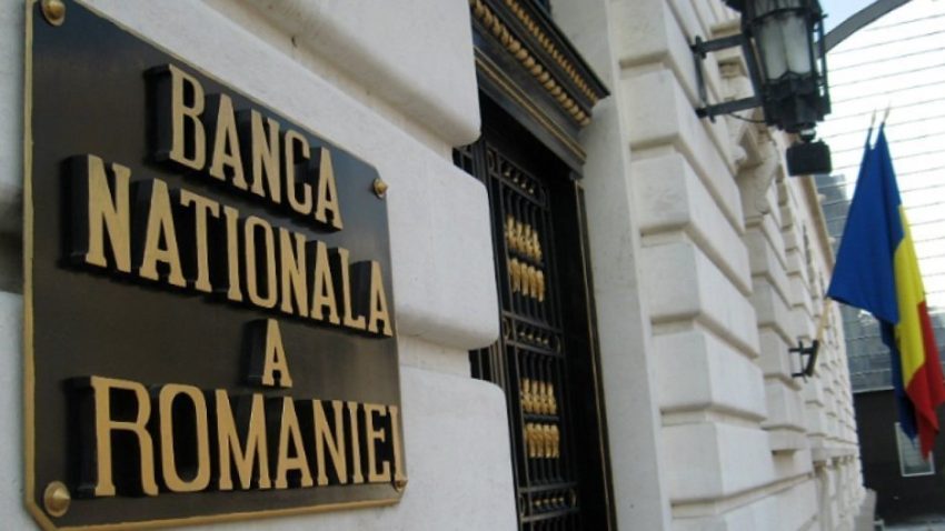 BNR: Cursul de schimb leu-euro ar putea înregistra variaţii în ambele direcţii în perioada următoare