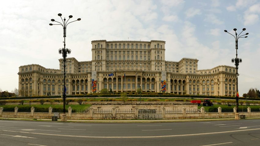 Funcționarii din Senat și Camera Deputaților, în grevă japoneză pe parcursul procedurilor de învestire a Guvernului