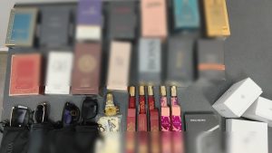 MAMAIA: Rolex și parfumuri de „firmă” de vânzare. Comercianții au acum dosar penal