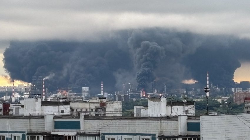 Ucraina atacă din nou o rafinărie din Moscova