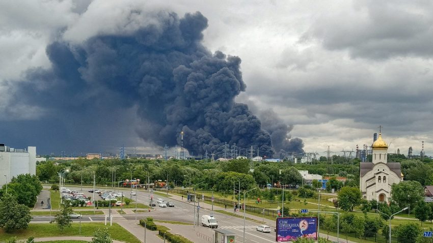 Crimeea suspendă vânzările de combustibil către populaţie şi companii