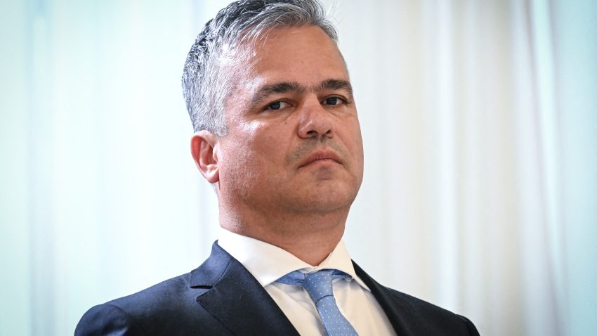Adrian Veștea depune joi, la Parlament, programul de guvernare și lista miniștrilor
