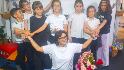 AUDIO | Adriana Păun: „Totul vine din iubirea pentru copii, e important să stai cu ei, să le oferi socializare și activități educative. Aici zâmbim, legăm prietenii și ne dezvoltăm”