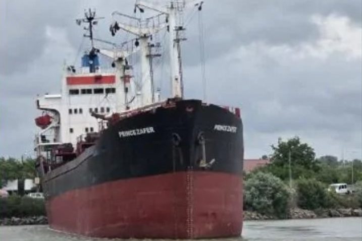TULCEA: O navă maritimă a lovit pontonul de acostare de la Tudor Vladimirescu