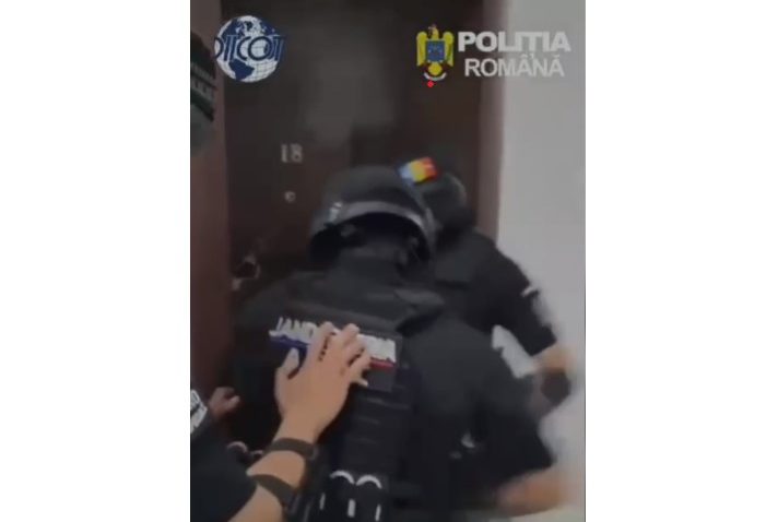 CONSTANȚA: O femeie și doi bărbați, arestați pentru trafic international de droguri