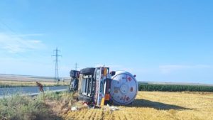 O cisternă încărcată cu GPL s-a răsturnat între Corbu și Săcele